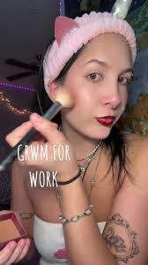 insta: beccas.paige // grwm for work at ulta 😔🤘🏼