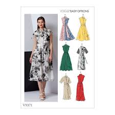 Accédez aux dernières tendances avec notre sélection pour femme, homme et enfant. Patron Robe Droite Moulante Et Un Patron De Robe En Anglais Broderie Chapo