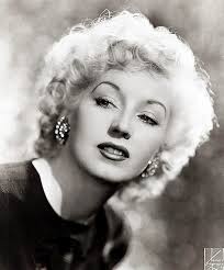 Martha Tilton, foi uma das vocalistas de Benny Goodman na década de 1930,  forneceu vozes musicais para estrelas de cinema como Barbara Stanwyck,  Martha O'Driscoll e Anne Gwynne