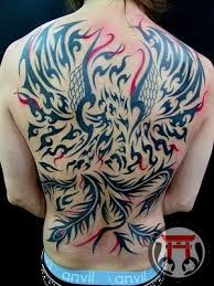 東京新宿のfox gate tattoo 黒の塗りつぶしを主体としたトライバル 背中一面からワンポイントまで 様々なジャンルに対応しています ポリネシアンタトゥー サモアタトゥー マオリタトゥー ハイダタトゥー ヘナタトゥーなどの民族系トライバルもお任せ下さい