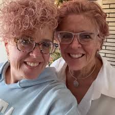 Is it acceptable to discard tiles by suit and number?