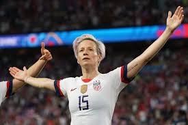 Rapinoe is the first player, male or female, to score a 'gol olimpico,' a goal scored directly off of a corner kick without contact by another player, at the olympic games. Vor Dem Finale Der Frauen Wm Megan Rapinoe Ist Heldin Und Feindbild Zugleich Sport Tagesspiegel