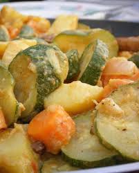 Curry De Legumes Au Lait De Coco Pour 4 Personnes Recettes Elle A Table Recette Curry De Legumes Recette Vegetarienne Recette Curry