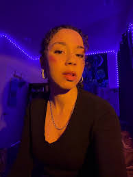 Evie Reyes's Instagram, Twitter & Facebook