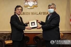 Datuk mohamad ariff had been tipped to be speaker after the ph government said it wanted to nominate a retired judge, instead of an mp, for the post to avoid bias. Ambassador Oka Paid A Courtesy Call On Tan Sri Dato Mohamad Ariff Bin Md Yusof Speaker Of The House Of Representatives Parliament Of Malaysia Embassy Of Japan In Malaysia