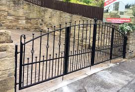 Commonly, the designs of driveway gates are divided into three types, which are the slide, folding and swing gates. Tri Folding Driveway Gates Www Macj Com Br
