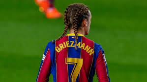El mejor lugar para descubrir la moda masculina en español. Barcelona Star Antoine Griezmann Kickt Mit Neuer Frisur