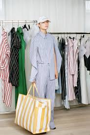 Balenciaga Resort 2017 Fashion Show | Vogue