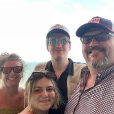 Used but in great condition. This comes with two wooden balls (not  originally Lovevery but work perfectly with this unit)