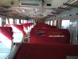 Ini kerana siti dilihat menitiskan air mata ketika menyampaikan lagu jerat percintaan di hadapan ribuan penonton yang hadir. Jakarta Ke Malang Diantar Kereta Matarmaja Narasilia Com