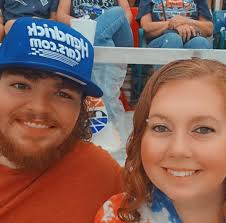 Will inverting subwoofers in a carpeted box cause sealing issues?