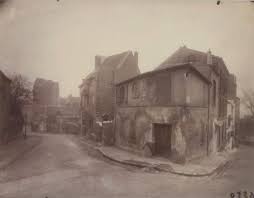 1910 Shot By Atget Of The Building That S Now La Maison Rose Montmartre Toits De Paris Montmartre Paris