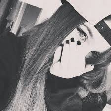 Black And White Profile Pictures For Girls Pin By Sude On Psikopat Ergen With Images Girl Hiding Face Cute Girl Pic Crazy Girls