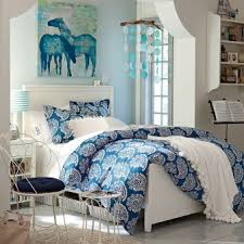 لوحات لغرفة النوم 70 صورة أي منها يمكن ولا يمكن تعليقه فوق السرير ونماذج معيارية في الداخل مع الفاونيا والألوان الأخرى كما ينبغي أن تكون