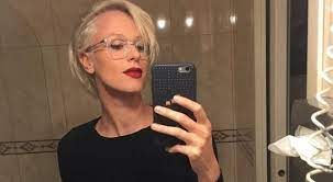 Nuovo taglio di capelli per la campionessa di nuoto, . Federica Pellegrini Nuovo Taglio Di Capelli E Color Biondo Platino