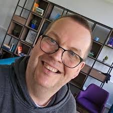 Warren Barr's Instagram, Twitter & Facebook