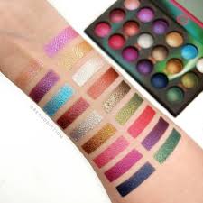 The New Bhcosmetics Aurora Lights Palette On Sale For 12 Link Bio Has 18 Baked Shimmery Shades Bh Cosmetics Makeup Eyeshadow Pallets Lit Palette
