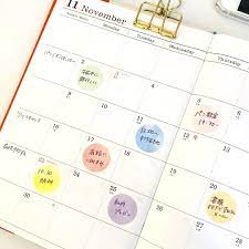 本日は9月新商品紹介 第2段 マスキングシール カラーパレット のご案内をさせていただきます 水彩タッチの淡い色合いがキレイなマスキングシールです 柄は丸 四角 ポイントと3種類あります 手帳 アルバム 小物のデコレーションにと使い方