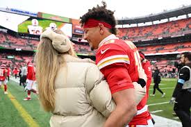 Photo: Chiefs' Patrick Mahomes, Wife Brittany Announce Birth of Daughter  Golden Raye