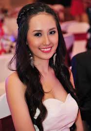 Mai phương thúy đăng quang hoa hậu việt nam 2006. Mai PhÆ°Æ¡ng Thuy Khong Lo Báº¡c Pháº­n