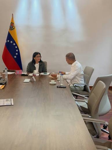 Visited Earthquake affected areas of #venezuela🇻🇪 and met people and  teams involved in rescue and recovery operations. Heartily appreciate each  one of them standing with people in this terrible challenging time. Later