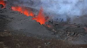 Piton de la fournaise is the only active volcano on réunion island, and one of the most active in the world. Live Photos Videos Il Y A Trois Fissures Eruptives Piton De La Fournaise L Intensite De L Eruption Diminue Imaz Press Reunion L Actualite De La Reunion En Photos