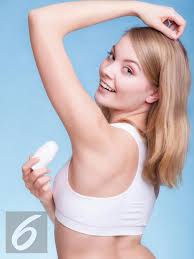 Caranya cukup mudah, yaitu dengan potong lemon dan gosokkan ke bawah ketiak selama sekitar 10 menit. 7 Cara Menghilangkan Bulu Ketiak Dengan Bahan Alami Begini Perawatannya Hot Liputan6 Com