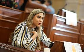 Check spelling or type a new query. Camara De Representantes Brindo Espaldarazo A Directora Administrativa Politika Com Co