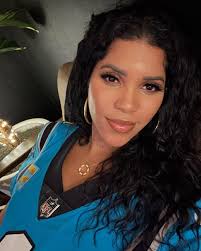 Looking back I can't believe I was really 8 months pregnant and still  gettin to the bag! I was