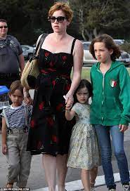 Children's father is her second husband, panio gianopoulos. Labor Day Weekend Molly Ringwald Dresses Her Twins Up In Their Sunday Best Daily Mail Online