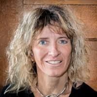 Teresa Rowe's Instagram, Twitter & Facebook