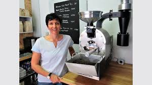Silke Lang Hat Mit Ihrem Neun Quadratmeter Grossen Laden Silkes Rostwerk Die Erste Rosterei In Muhlheim Geschaffen Rosterei Kaffee Kaffeebohnen