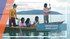 Pakai boneka tangan, begini keunikan wayang cecak khas kepri, gabungan dua budaya. Wisata Keseharian Anak Suku Laut Kampung Baru Air Mas Kepulauan Riau
