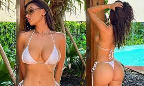 Mikaela testa bikini