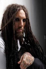 Feliz Cumple Brian! Brian Phillip Welch (19 de Junio de 1970. Torrance,  California) es un músico estadounidense conocido por haber sido uno de los  fundadores y guitarristas originales de KoЯn junto a