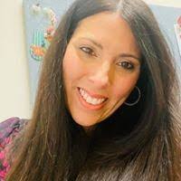 Janet Maes's Instagram, Twitter & Facebook