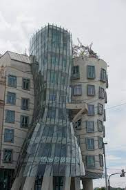 Beste tanzendes haus prag von prag und sein tanzendes haus die sehenswürdigkeit der. Das Tanzende Haus In Prag Moderne Architektur In Prag