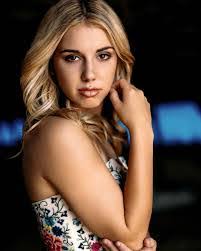 Tara Pullen's Instagram, Twitter & Facebook