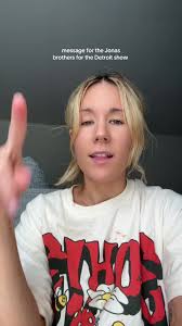 What to Text Jonas Brothers for A Response