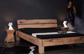 Das aus sperrholz und mdf gefertigte bettgestell ist äußerst robust und langlebig. Massivholzbett Mondino Mit Ruckenlehne Waldkante Aus Sumpfeiche Furniture Wood Beds Diy Bed