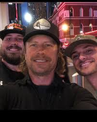 Shawn Redding's Instagram, Twitter & Facebook