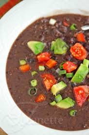Versate l'acqua nella pentola a pressione, salatela leggermente, e tuffatevi i fagioli e le verdure. Ricetta Pentola A Pressione Pentola Istantanea Zuppa Di Fagioli Neri Cubana Ricetta Semplice E Salutare