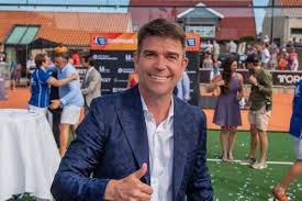 Swedish sports journalist who came to the public's attention as a reporter and commentator for tv4. Patrick Ekwall Sager Sitt Om Rf S Uttalande Playpadel