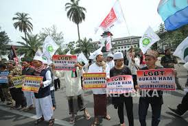 Ricky pun menilai, penyebutan kelainan orientasi seksual dan kelainan perilaku kepada minoritas gender membuktikan bahwa negara menolak perkembangan ilmu pengetahuan. Bahaya Lgbt Dari Sisi Kesehatan Dan Psikologi Republika Online