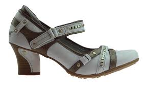 Avec plus de 770 marques et 52 000 modèles de chaussures pour femme, homme et enfant, toute la mode est sur sarenza ! Chaussures Mustang Groupon Shopping