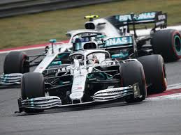 Hat er bei einem zieleinlauf unter den. F1 China Hamilton Siegt Vor Bottas Ferrari Mit Teamorder