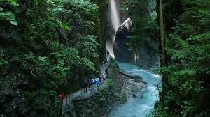 Maybe you would like to learn more about one of these? Partnachklamm Offnet Im Sommer Nur Von 8 Bis 18 Uhr Bayern Sz De
