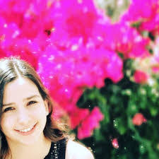 Elsa Gomez's Instagram, Twitter & Facebook