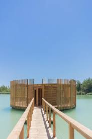 Plusieurs choix de cabanes sont possibles, il y a des duo simples, les. Cabane Flottante Cabane Nectar Coucoo Grands Cepages Location Cabane Insolite
