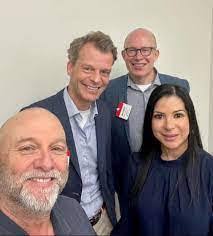 Kari Maynard's Instagram, Twitter & Facebook